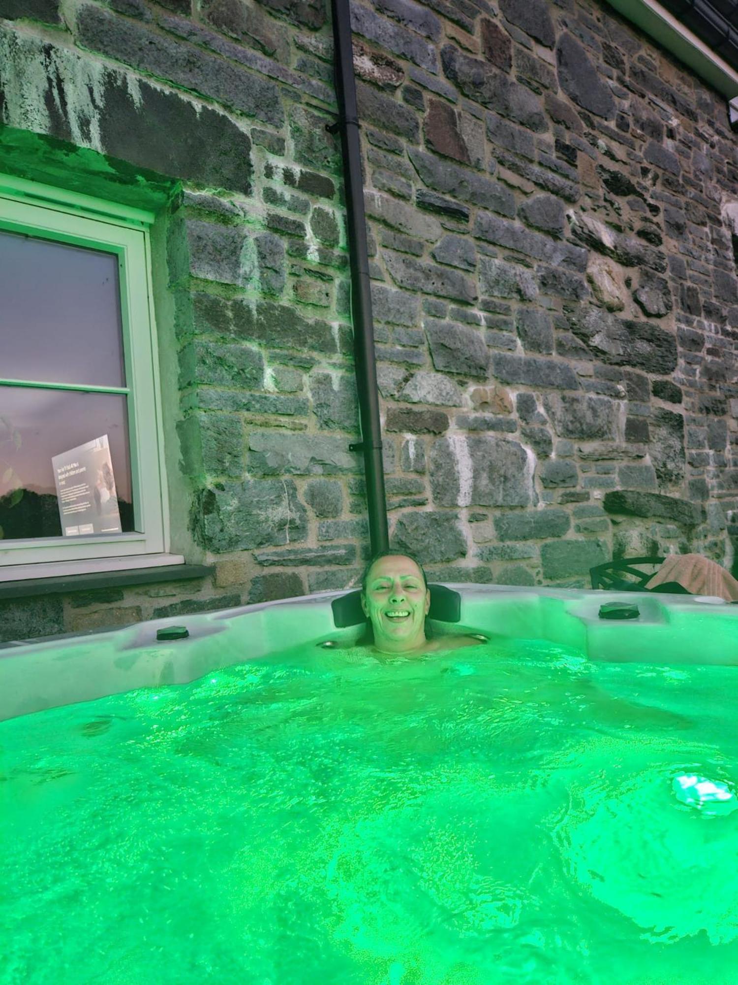3 Bedroom Barn Conversion With Hot Tub-Garden View - Ty Cerrig Barn Corwen Esterno foto