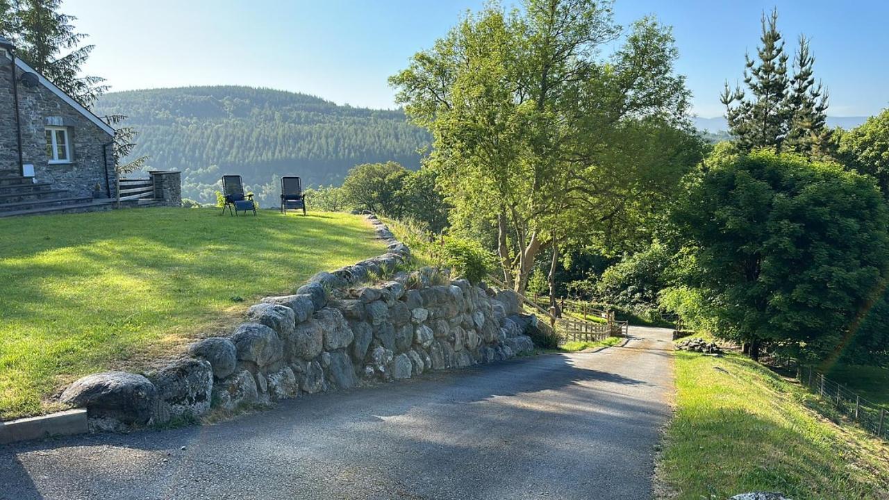 3 Bedroom Barn Conversion With Hot Tub-Garden View - Ty Cerrig Barn Corwen Esterno foto