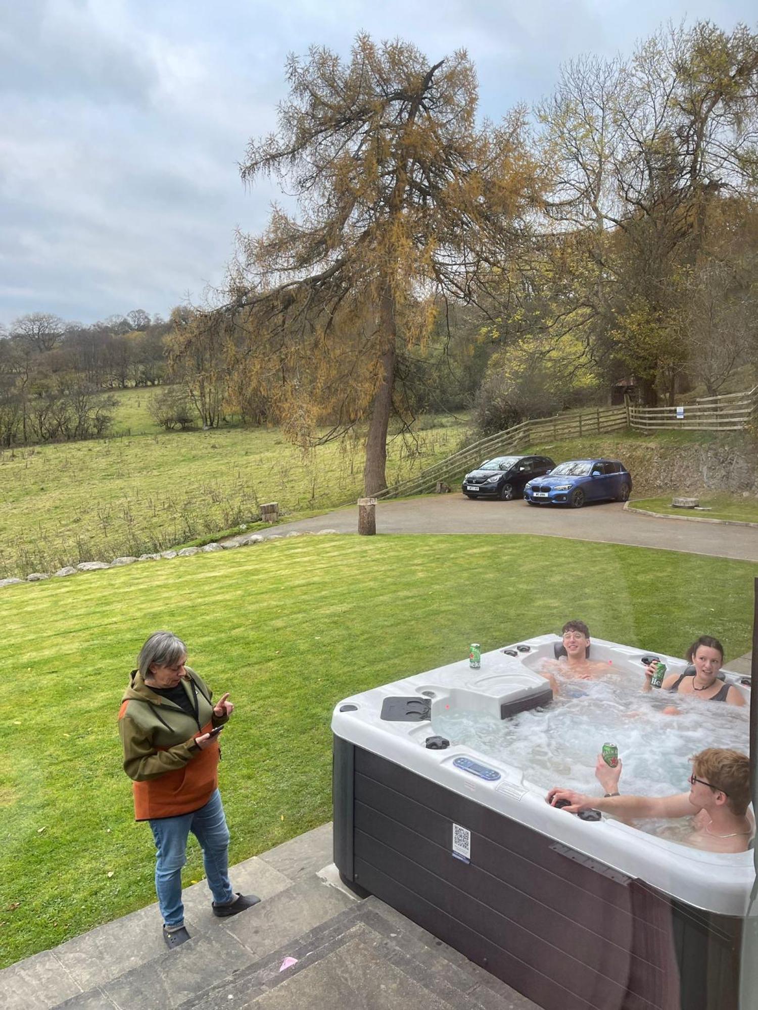 3 Bedroom Barn Conversion With Hot Tub-Garden View - Ty Cerrig Barn Corwen Esterno foto