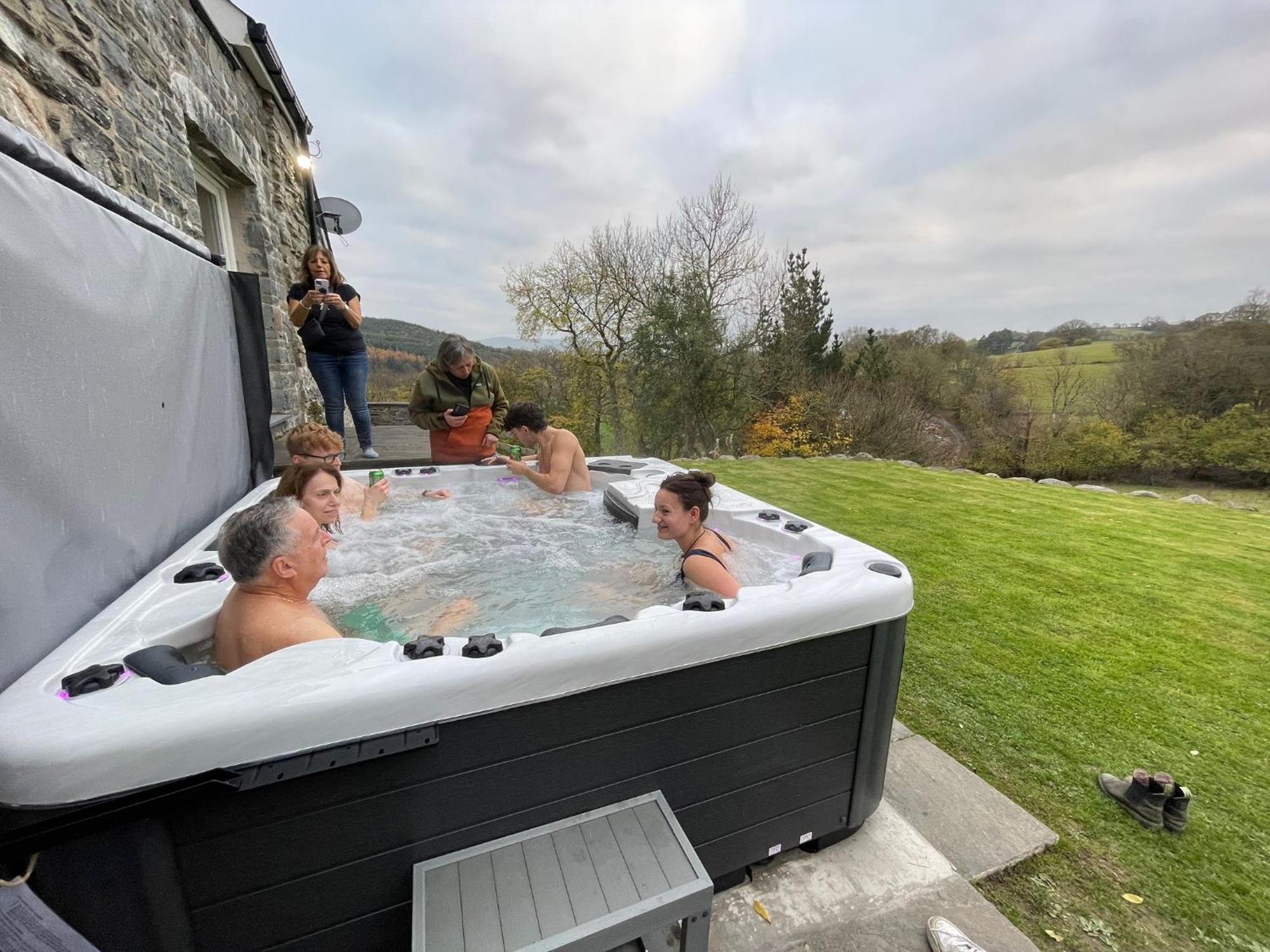 3 Bedroom Barn Conversion With Hot Tub-Garden View - Ty Cerrig Barn Corwen Esterno foto